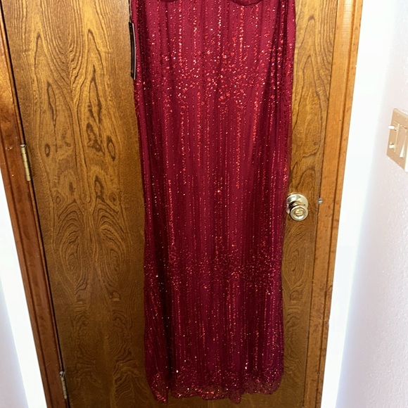 NWT Burgundy Deep V Neck Shiny Fishtail Evening Dress with Flutter Sleeves - Picture 7 of 13